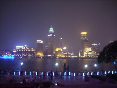 Eine der Skylines in Shanghai (Blick von der Neu- auf die Altstadt)